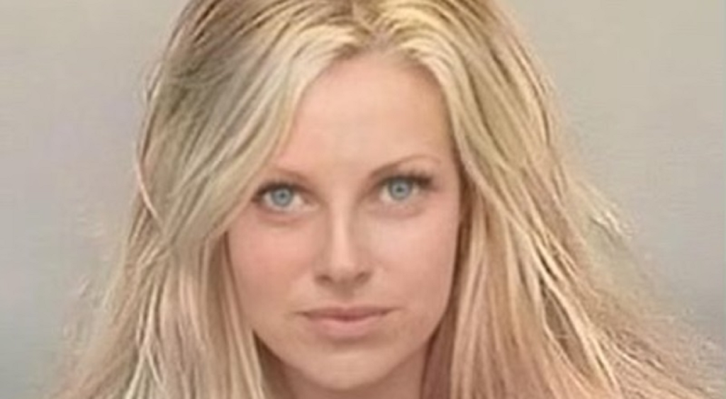¿La criminal más bella del mundo? Mugshot de una rubia bellísima desata debate en las redes sociales
