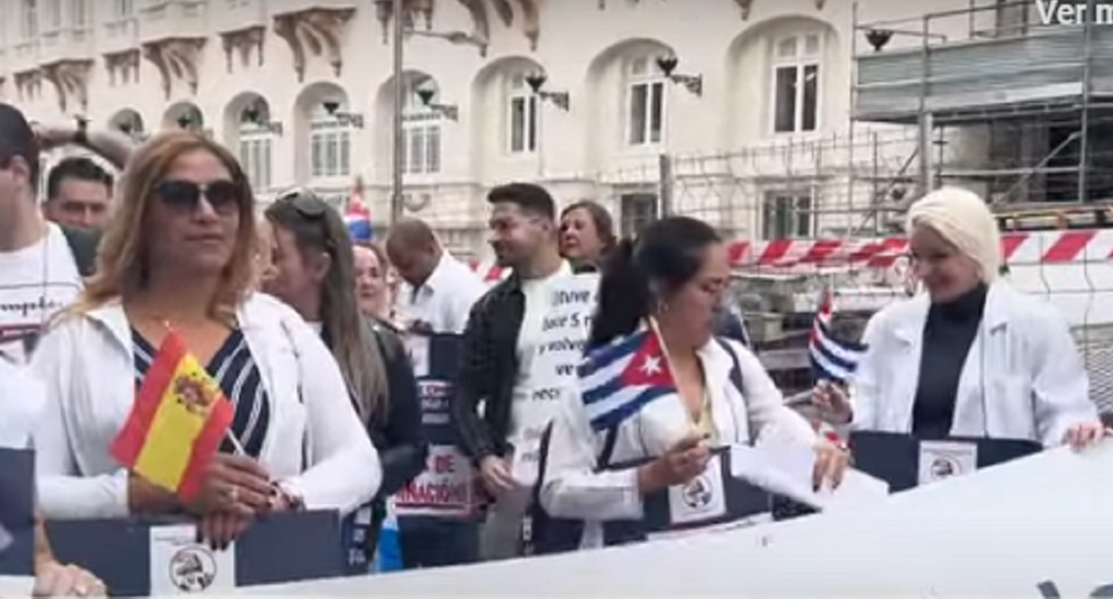 Médicos cubanos protestaron en Madrid por la demora en homologación de sus títulos