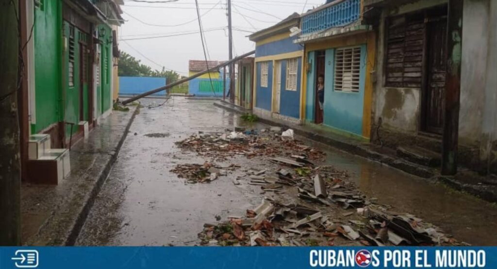 Las autoridades castristas hicieron un recuento preliminar de los daños ocasionados por el huracán Oscar en su paso por el oriente de Cuba en las últimas horas. Actualmente, el sistema se encuentra a unos 75 kilómetros al Noroeste de Guantánamo.
