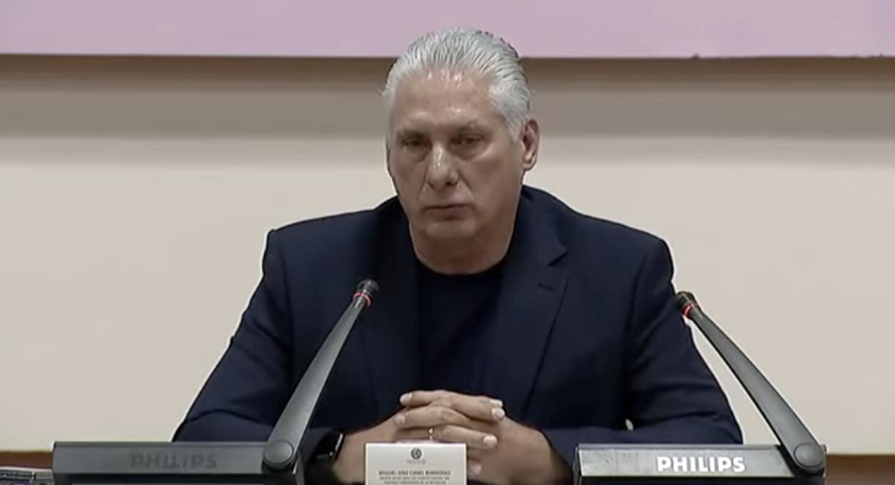 El artista cubano Yotuel Romero publicó en su perfil de Facebook una carta dirigida al pueblo de la isla y a la comunidad internacional por medio de la cual se le exige la renuncia al dictador Miguel Díaz-Canel.