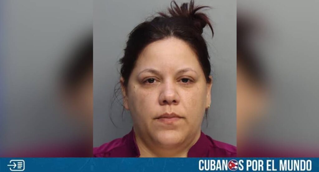 Una cubana resultó arrestada en Miami el fin de semana enfrentando cargos por negligencia infantil. Según reportes de los medios locales, la antillana fue aprehendida después de que uno de sus vecinos encontraran a la hija pequeña de la mujer en el frente de su casa, sola y usando únicamente un pañal.