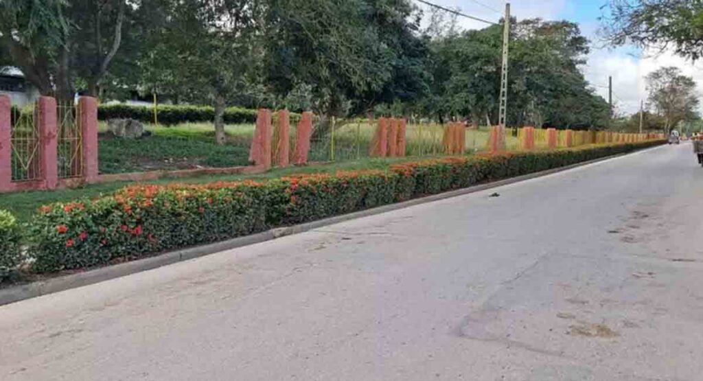 Ladrones aprovechan la madrugada para robarse parte de la cerca perimetral en hospital de Holguín