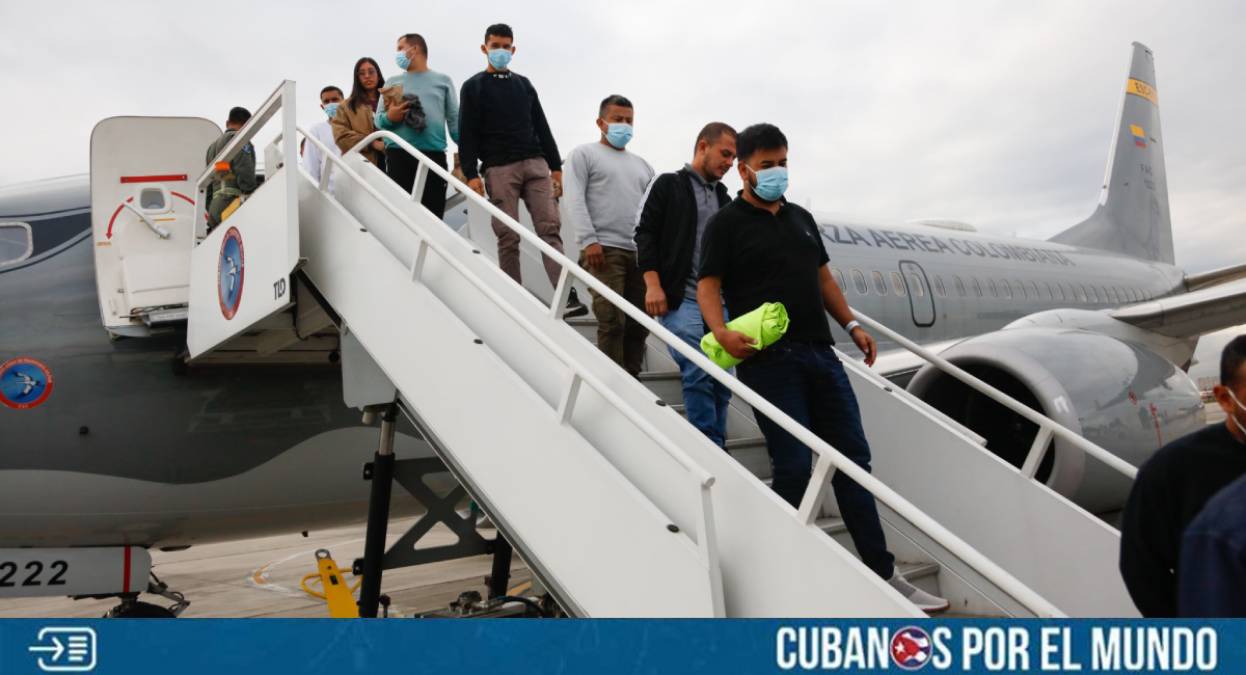 Después de la pataleta que formó el presidente izquierdista, Gustavo Petro, el pasado fin semana por negarse en primera instancia a recibir los vuelos con sus connacionales expulsados, finalmente este martes aterrizó en Colombia un avión con 91 personas deportadas desde Estados Unidos.