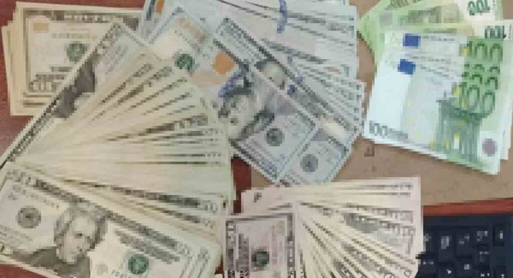 Autoridades de Panamá retienen el dinero sin declarar de un sujeto que viajó desde Cuba