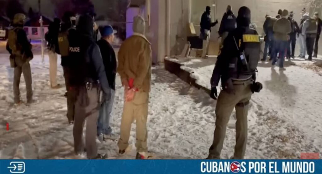 Las autoridades de Estados Unidos, detuvieron cerca de 50 migrantes en condición irregular, muchos de ellos vinculados a la organización criminal trasnacional venezolana Tren de Aragua. 