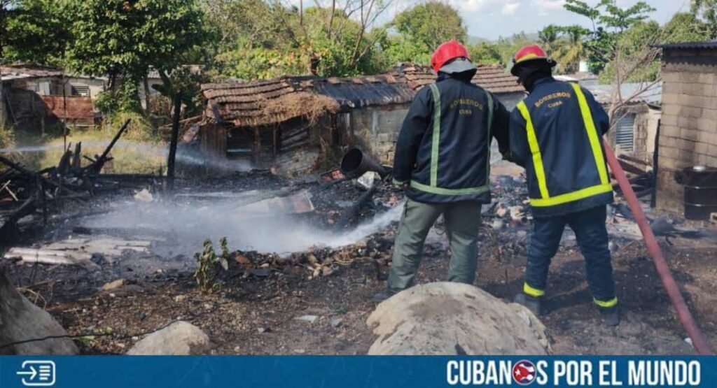 Al menos dos viviendas destruidas se reportaron tras un incendio de medianas proporciones ocurrido el miércoles en el municipio de Santa Clara, en la provincia de Villa Clara.