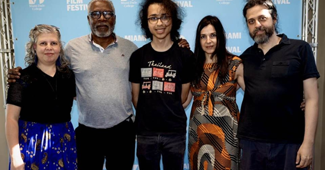 Documental cubano "Crónicas del Absurdo" gana premio internacional por denunciar censura en la isla