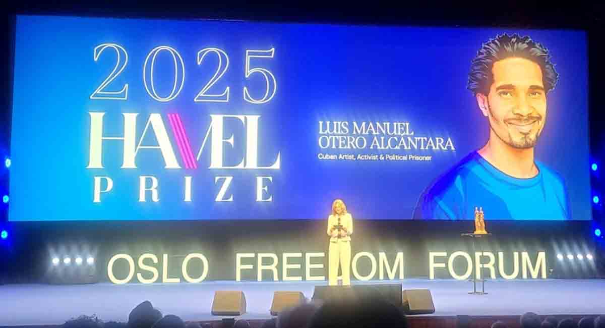 Hacen entrega del premio Václav Havel para Luis Manuel Otero Alcántara