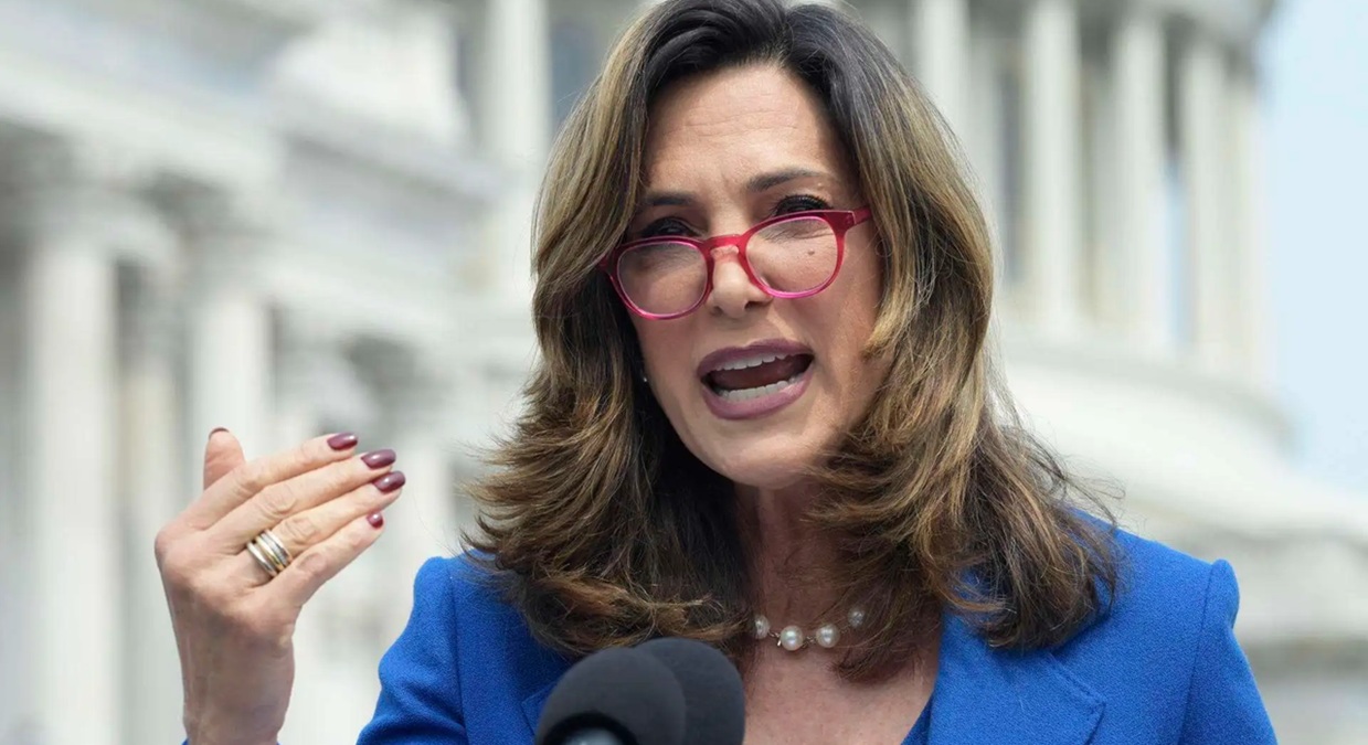 Congresista cubanoamericana María Elvira Salazar impulsa Ley TPS 2025 para proteger a venezolanos en EE.UU.