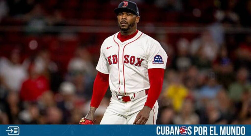 El relevista cubano de los Boston Red Sox, Aroldis Chapman aseguró que, estaría dispuesto a jugar el Clásico Mundial de Béisbol con la selección de Gran Bretaña tras recibir el llamado.