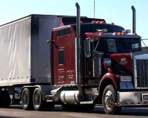 Entró en vigor orden que obliga a camioneros de EE. UU. hablar en inglés