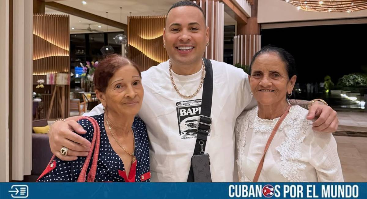 El reguetonero cubano Yosdany Jacob Carmenates, conocido artísticamente como Jacob Forever, se reencontró con sus familiares en Punta Cana, en República Dominicana tras dos años sin verlos.