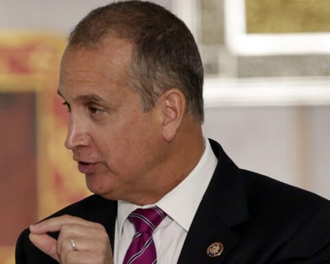Díaz-Balart celebra deportación de represores del regimen y asegura que no tienen cabida en EE.UU.