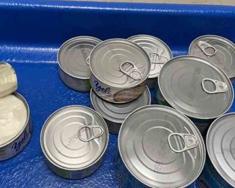Hallan cocaína en latas de atún en el aeropuerto de La Habana