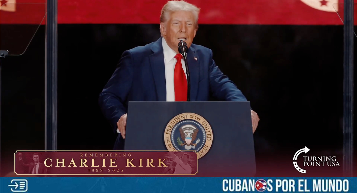 El presidente de Estados Unidos, Donald Trump, consideró que, el activista conservador, Charlie Kirk, fue un “gran héroe estadounidense y mártir de la libertad”.
