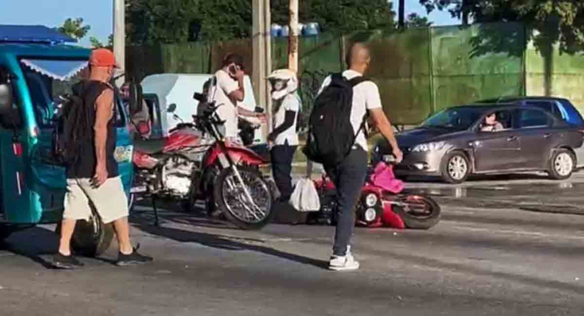 Semáforo sin servicio por apagón provoca un accidente de tránsito en La Habana