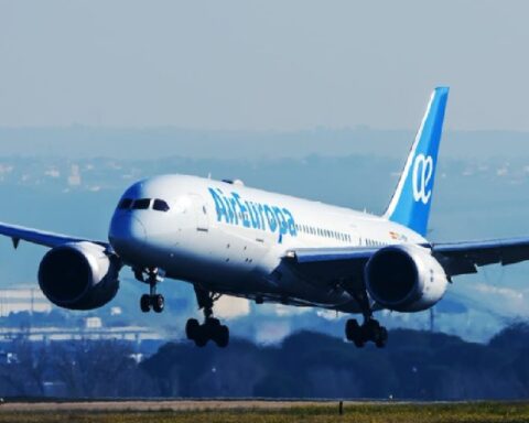 Crece la lista de aerolíneas que suspenden sus vuelos hacia Venezuela tras tensiones en el Mar Caribe