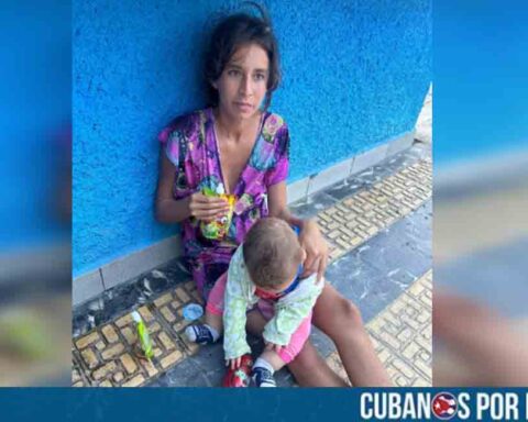 Denuncian que madre deambula con su bebé en Holguín