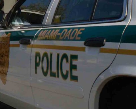 Conductor herido de bala en Miami-Dade llegó por sus propios medios al hospital; le robaron el carro minutos después