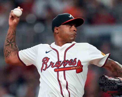 Raisel Iglesias y Bravos de Atlanta llegan a un acuerdo para 2026