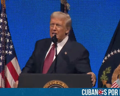 El presidente de Estados Unidos, Donald Trump, vaticinó que Miami se convertirá en el destino predilecto para miles de neoyorquinos que huirán del comunismo que se impondrá en esa ciudad, tras la reciente victoria electoral del demócrata socialista Zohran Mamdani como alcalde de Nueva York.