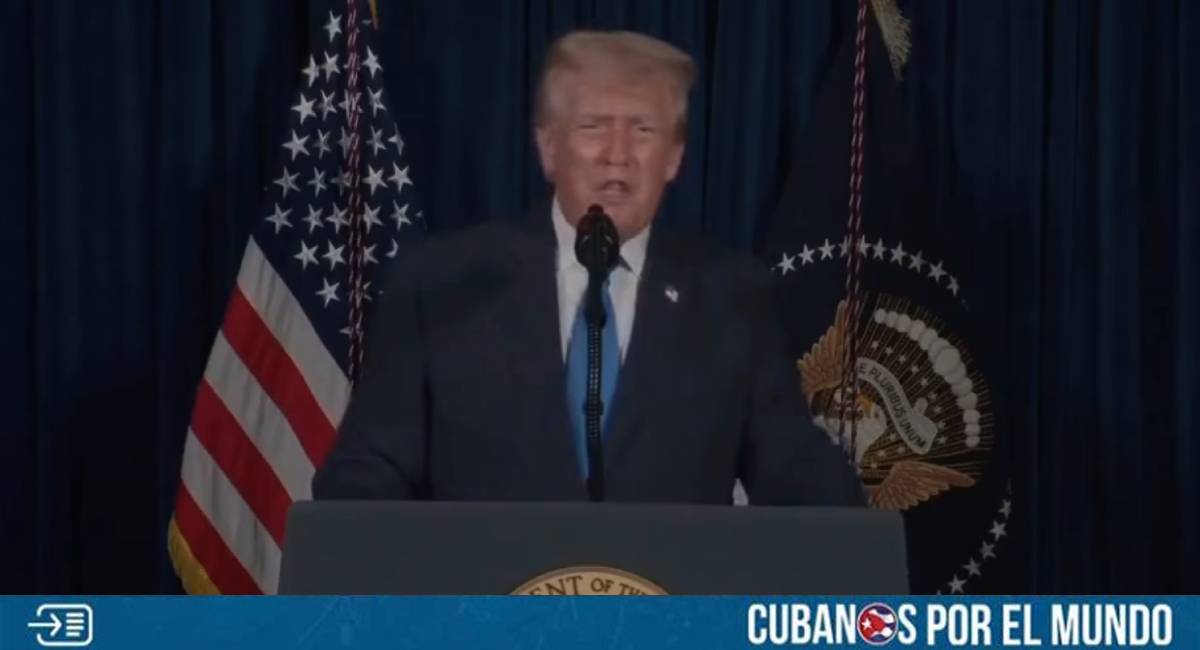 El presidente de Estados Unidos, Donald Trump, reaccionó al tiroteo que dejó gravemente heridos a dos miembros de la Guardia Nacional en las inmediaciones de la Casa Blanca, calificando el hecho como “un acto de terrorismo”.