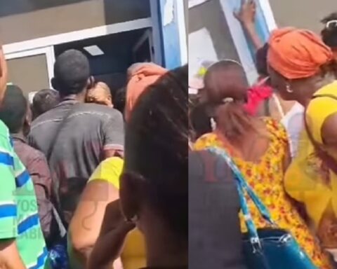 Santiagueros protestan en contra de ETECSA ante la necesidad de comprar tarjetas SIM