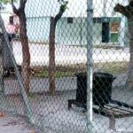 Almuerzo de niños de una escuela en La Habana se cocina al lado de un contenedor de basura