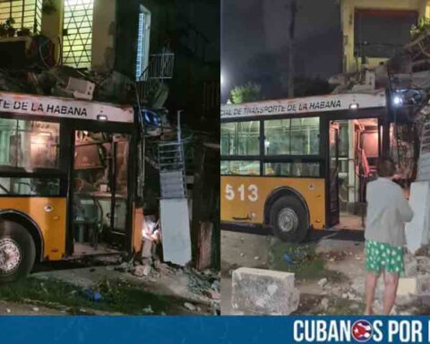 Autobús impactó contra una vivienda en La Habana