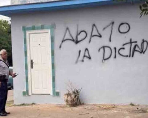 Aparece otro cartel contra la dictadura en La Habana