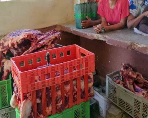 El castrismo humilla a los cubanos con la "carne" que puso en venta en Las Tunas: solo huesos
