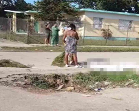 Ciclista pierde la vida tras caer en un hueco en calle de La Habana