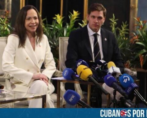 La líder opositora venezolana María Corina Machado aseguró que el dictador Nicolás Maduro saldrá del poder independientemente de que exista o no un proceso formal de negociación, al tiempo que reiteró que su opción preferida sigue siendo una transición pactada que permita una salida ordenada a la crisis política del país.