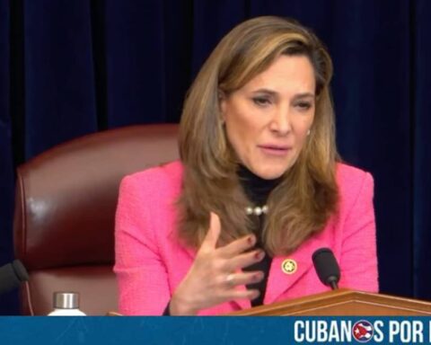 La congresista republicana María Elvira Salazar, acusó al gobierno de México de participar en un sistema de "esclavitud moderna" al importar médicos cubanos, en una denuncia que vincula directamente esta práctica con violaciones al Tratado México-Estados Unidos-Canadá (USMCA).