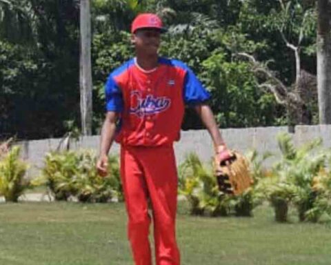 Talentoso pelotero cubano huye de la isla y buscará seguir sus sueños en República Dominicana