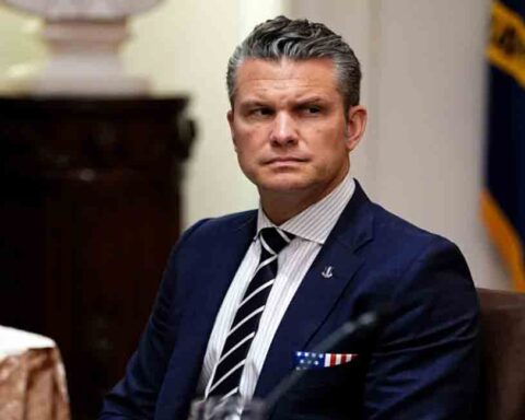 Pete Hegseth advierte que Estados Unidos seguirá incautando buques petroleros "hasta que Maduro devuelva todos los activos robados"