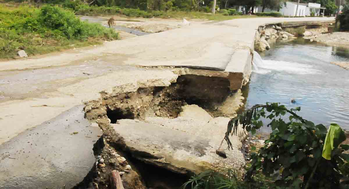 Habitantes de Guantánamo en serio peligro por un puente roto