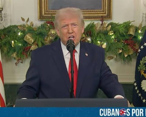 El presidente de Estados Unidos, Donald Trump, aseguró este jueves que no requiere autorización del Congreso para ordenar ataques terrestres contra cárteles de la droga en Venezuela, en medio de la escalada de tensiones entre Washington y el régimen de Nicolás Maduro.