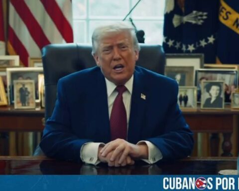 El presidente de Estados Unidos, Donald Trump, afirmó este viernes que no descarta la posibilidad de un conflicto armado con Venezuela, luego de una entrevista telefónica con NBC News publicada esta mañana.