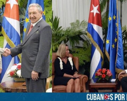 La exjefa de la diplomacia de la Unión Europea, Federica Mogherini, fue detenida en Bélgica en el marco de una investigación por presunto fraude en un proceso de contratación pública financiado con fondos europeos.