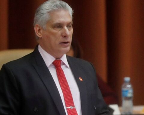 “De esta no te salva nadie”: le dicen los cubanos a Díaz-Canel tras el deseo de Trump de ayudar a la isla