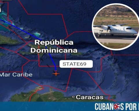 Un avión Dash 8-300 identificado con el código de llamada STATE69, matrícula N569AW, fue detectado este martes despegando desde Miami y trazando ruta sobre el Caribe, en un vuelo que generó especulación sobre su destino final: las islas ABC (Aruba, Bonaire y Curaçao) o Venezuela.