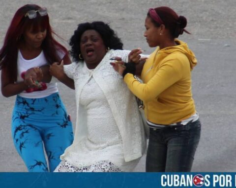 El Año Nuevo inició en Cuba con la acostumbrada represión que ejerce la dictadura en contra de quienes se le oponen, tras conocerse que este 1 de enero fue detenida arbitrariamente la líder de las Damas de Blanco, Berta Soler.