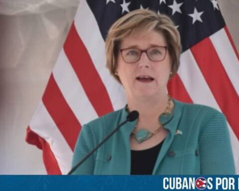 La administración de Donald Trump designó a la diplomática de carrera Laura F. Dogu como la nueva encargada de negocios de la Oficina Externa de los Estados Unidos para Venezuela, cargo mediante el cual dirigirá la representación diplomática estadounidense ante Caracas desde la sede de la embajada en Bogotá, Colombia.