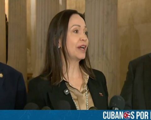 La líder opositora venezolana María Corina Machado mencionó a Cuba en sus declaraciones ante los medios de comunicación tras una reunión que sostuvo con congresistas de Florida este martes.