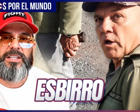 El influencer cubanoamericano Alex Otaola expuso un video que retrata, sin filtros, la naturaleza represiva del régimen cubano, al observarse a un esbirro amenaza con un arma de fuego a un civil indefenso en plena vía pública.