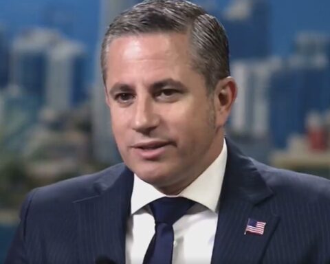 Recaudador de impuestos de Miami-Dade denuncia irregularidades en licencias comerciales con Cuba y alertará a máximas autoridades federales