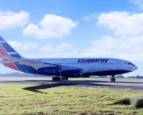 Régimen de Cuba comunica a las aerolíneas que se quedó sin combustible para aviones